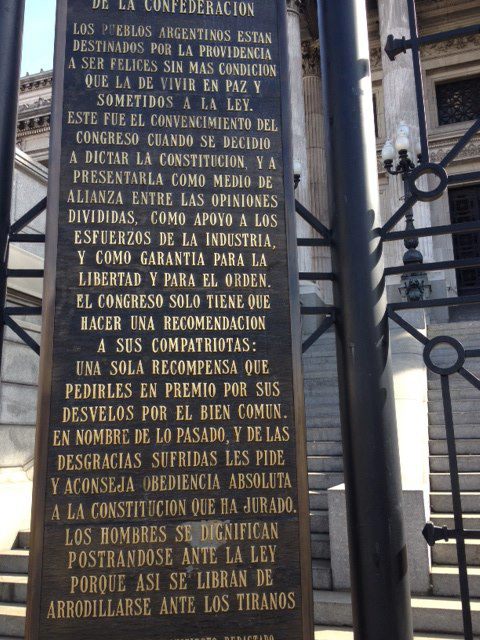 Frase en la reja del Congreso de la Nacin... para reflexionar...