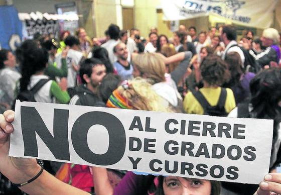 No al cierre de la escuela pblica.