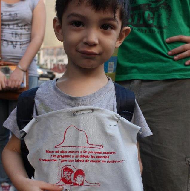 Mostré mi obra maestra a las personas mayores y les pregunté si mi dibujo les asustaba. Me contestaron ¨¿Por qué habría de asustar un sombrero?¨