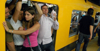 As� se viaja en horas pico