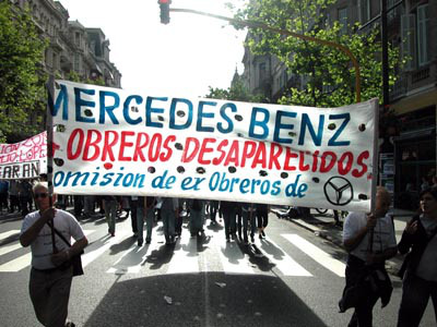 Homenaje a los obreros y trabajadores de la Mercedes Benz.